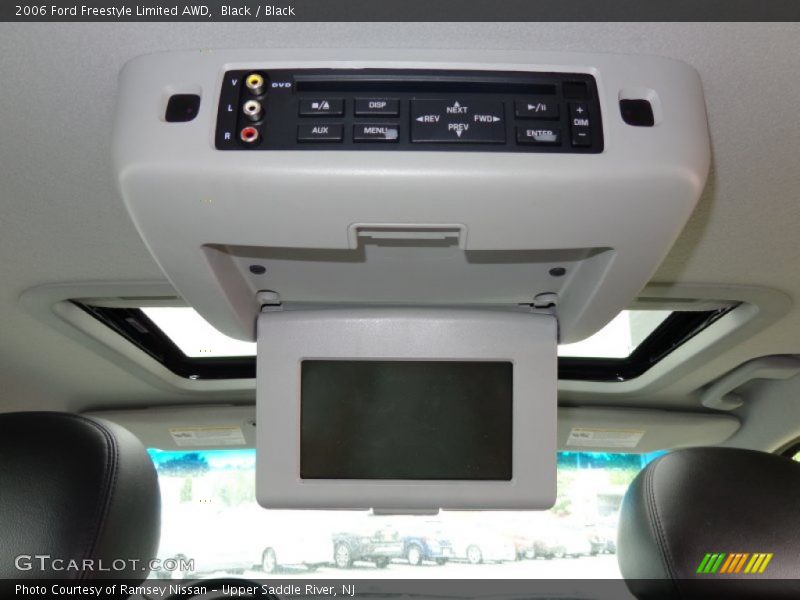 Entertainment System of 2006 Freestyle Limited AWD