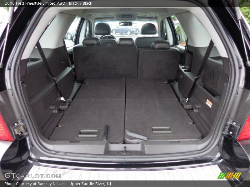  2006 Freestyle Limited AWD Trunk