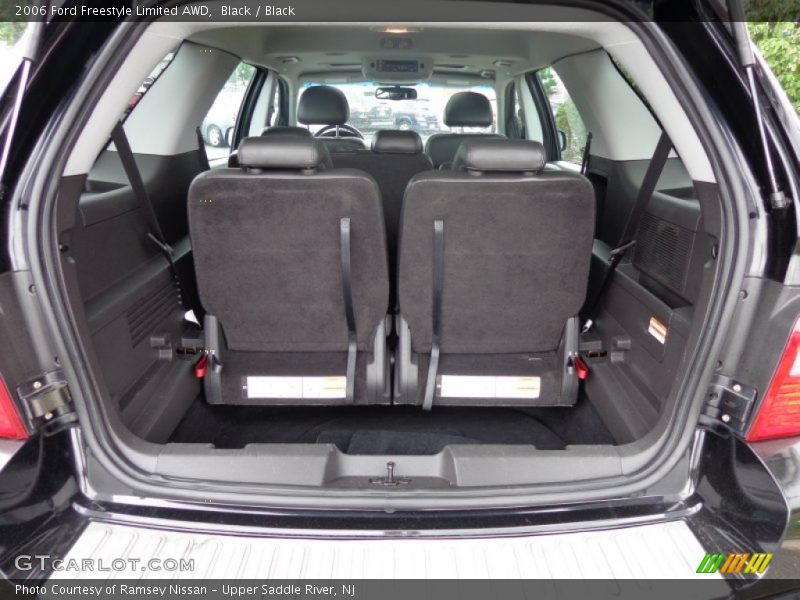  2006 Freestyle Limited AWD Trunk