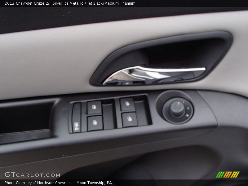 Silver Ice Metallic / Jet Black/Medium Titanium 2013 Chevrolet Cruze LS