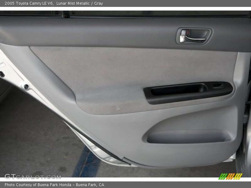 Lunar Mist Metallic / Gray 2005 Toyota Camry LE V6