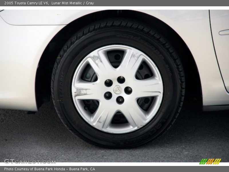 Lunar Mist Metallic / Gray 2005 Toyota Camry LE V6