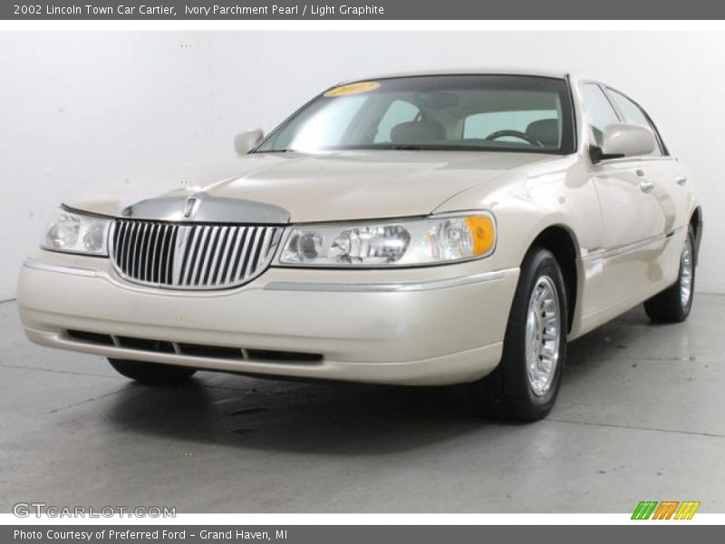 Ivory Parchment Pearl / Light Graphite 2002 Lincoln Town Car Cartier