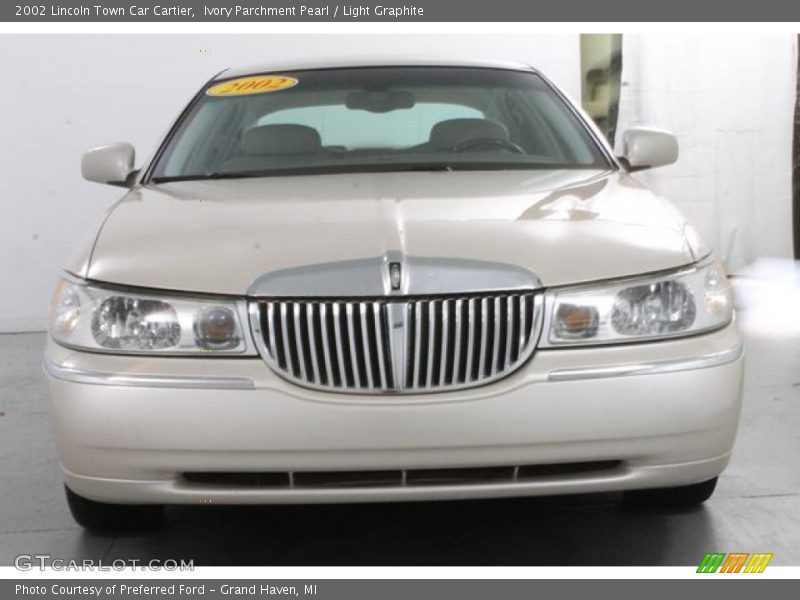 Ivory Parchment Pearl / Light Graphite 2002 Lincoln Town Car Cartier