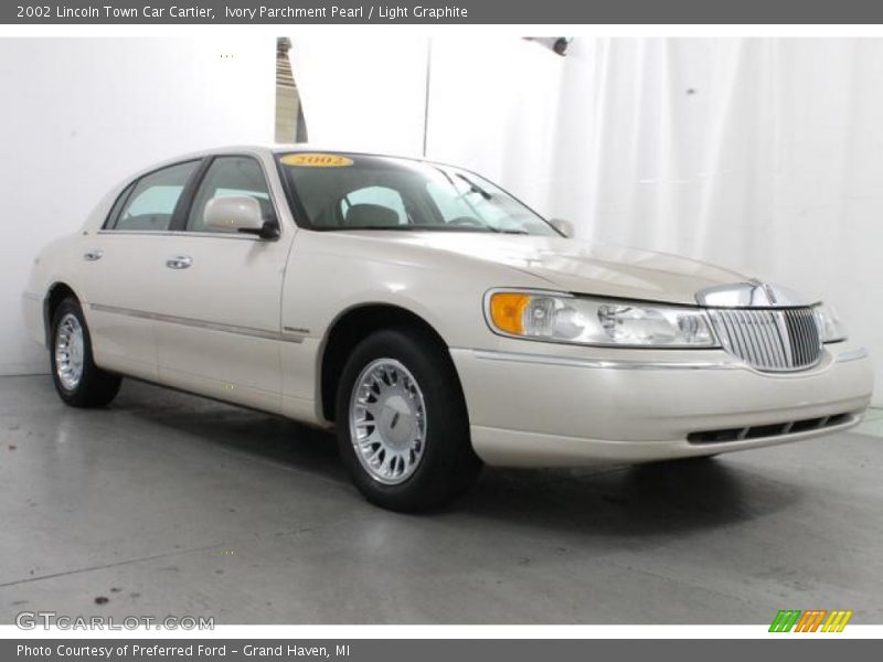 Ivory Parchment Pearl / Light Graphite 2002 Lincoln Town Car Cartier