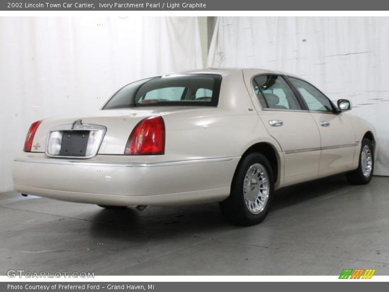 Ivory Parchment Pearl / Light Graphite 2002 Lincoln Town Car Cartier