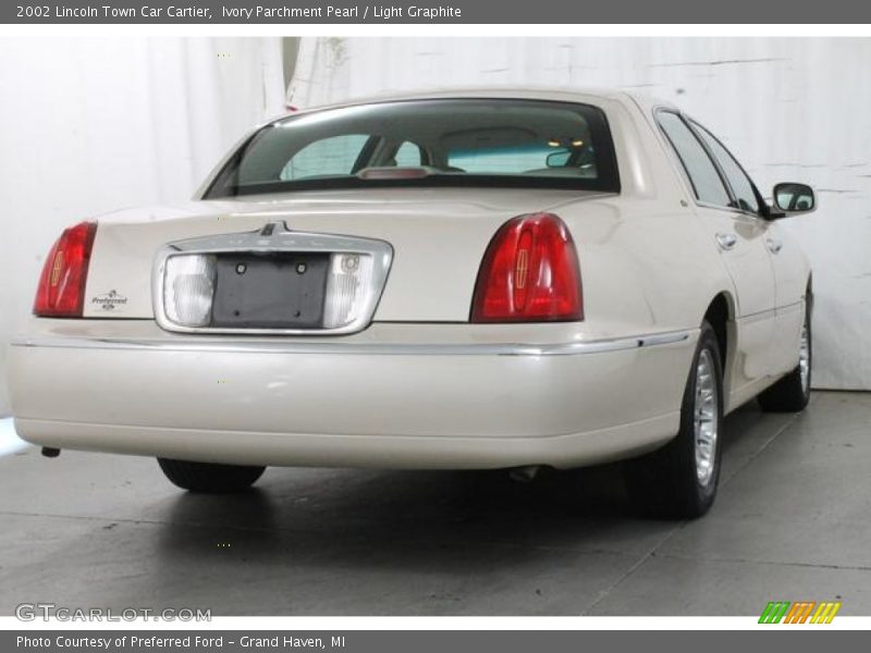 Ivory Parchment Pearl / Light Graphite 2002 Lincoln Town Car Cartier