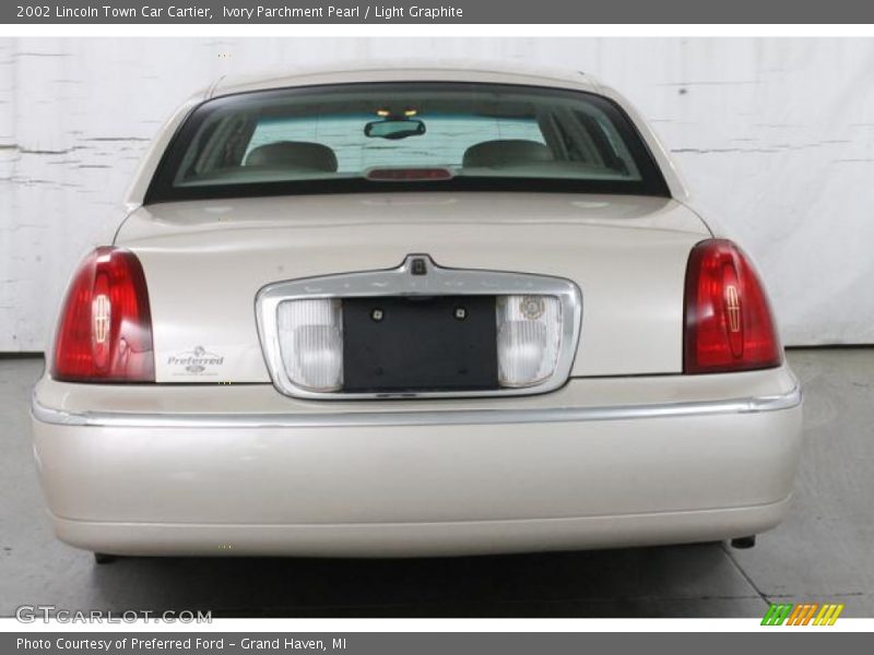 Ivory Parchment Pearl / Light Graphite 2002 Lincoln Town Car Cartier