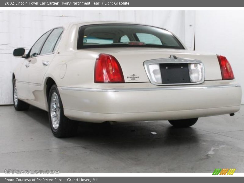 Ivory Parchment Pearl / Light Graphite 2002 Lincoln Town Car Cartier