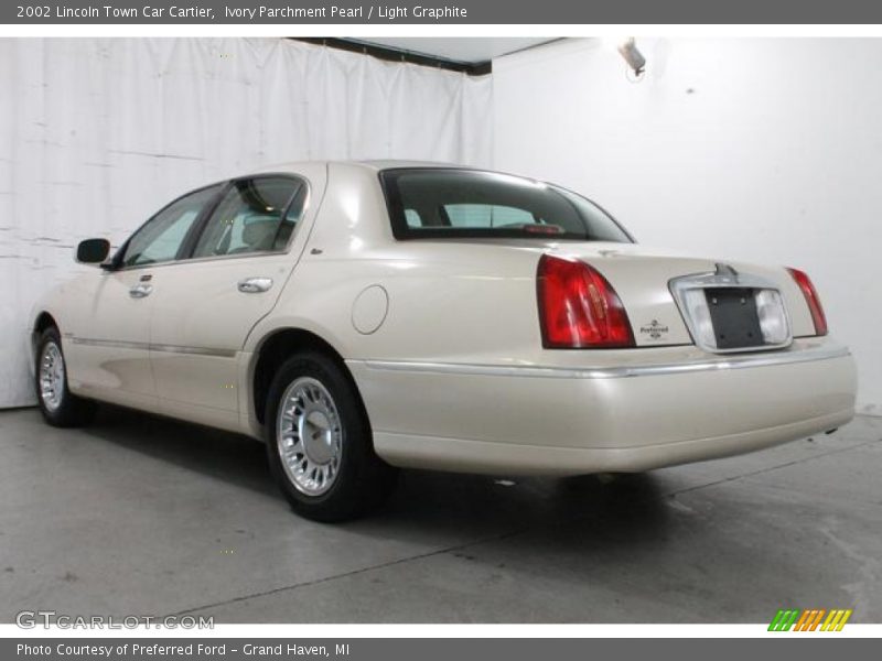 Ivory Parchment Pearl / Light Graphite 2002 Lincoln Town Car Cartier