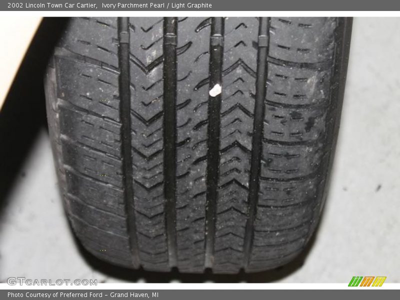 Ivory Parchment Pearl / Light Graphite 2002 Lincoln Town Car Cartier