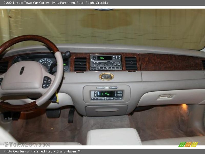 Ivory Parchment Pearl / Light Graphite 2002 Lincoln Town Car Cartier