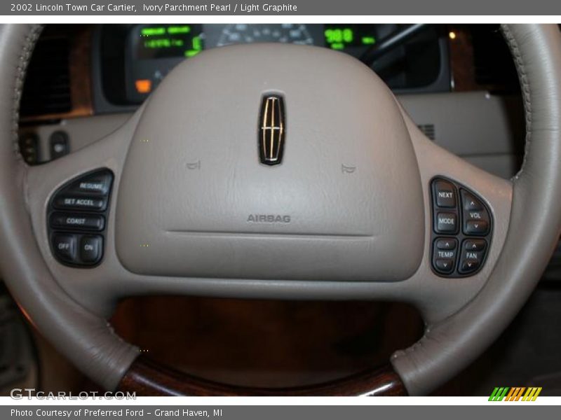 Ivory Parchment Pearl / Light Graphite 2002 Lincoln Town Car Cartier