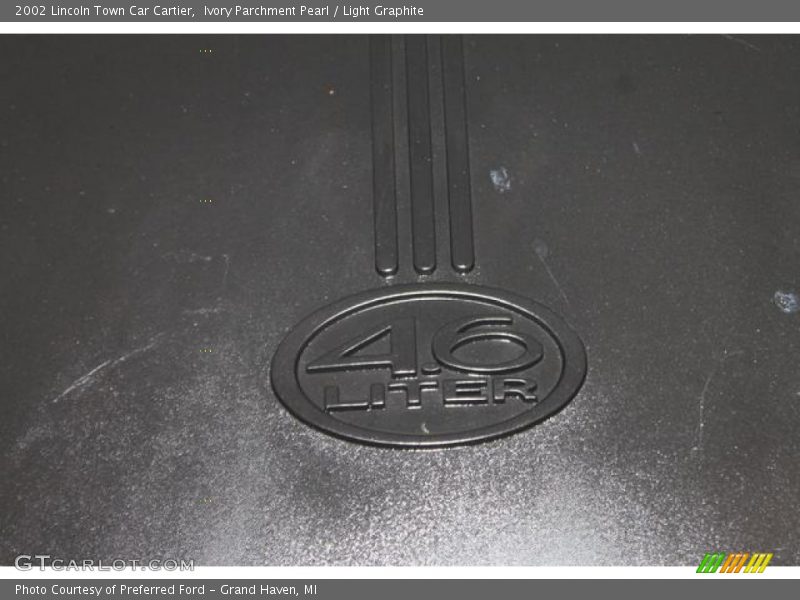 Ivory Parchment Pearl / Light Graphite 2002 Lincoln Town Car Cartier