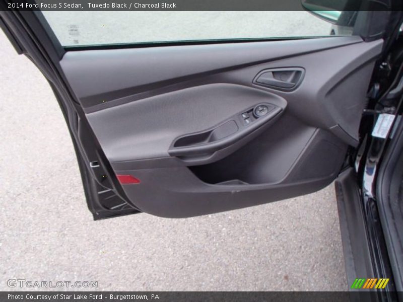 Door Panel of 2014 Focus S Sedan