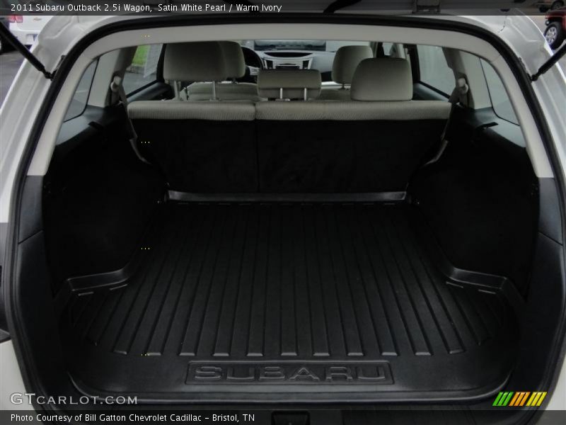 Satin White Pearl / Warm Ivory 2011 Subaru Outback 2.5i Wagon
