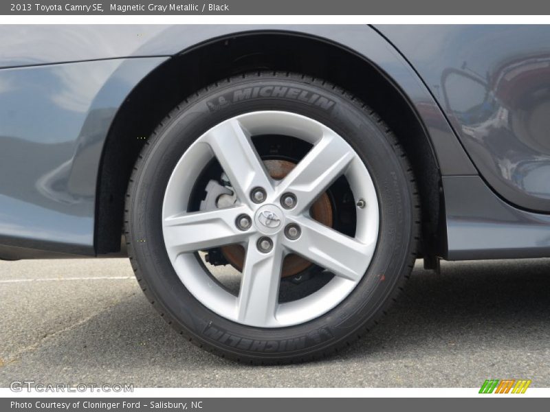 Magnetic Gray Metallic / Black 2013 Toyota Camry SE