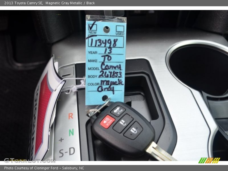 Magnetic Gray Metallic / Black 2013 Toyota Camry SE