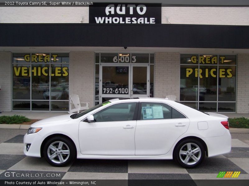 Super White / Black/Ash 2012 Toyota Camry SE