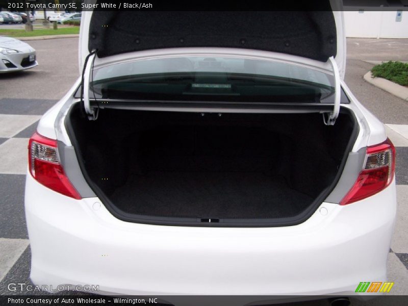 Super White / Black/Ash 2012 Toyota Camry SE