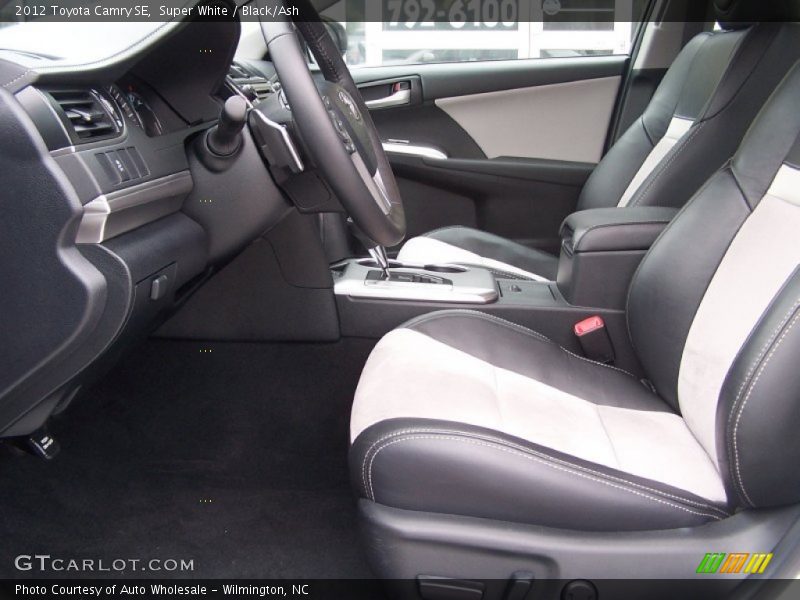 Super White / Black/Ash 2012 Toyota Camry SE