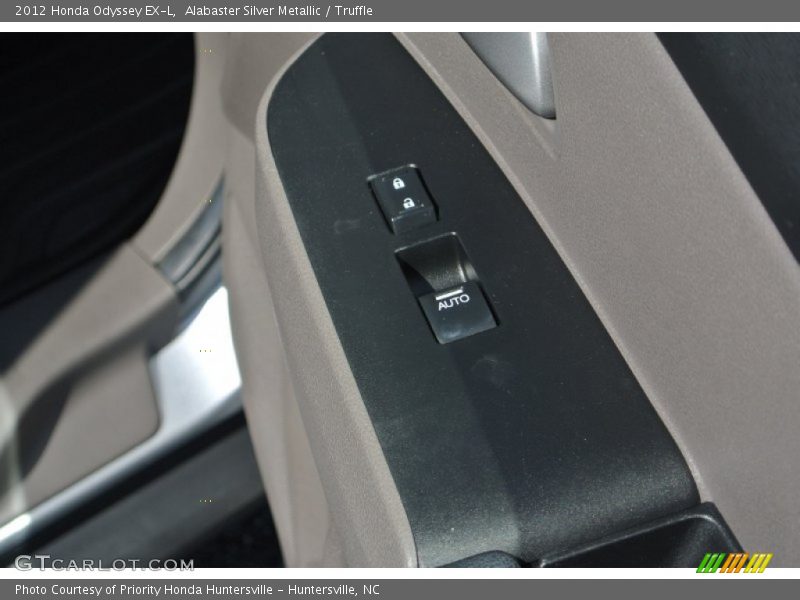 Alabaster Silver Metallic / Truffle 2012 Honda Odyssey EX-L