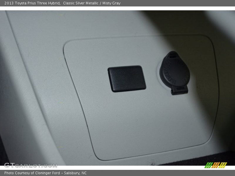 Classic Silver Metallic / Misty Gray 2013 Toyota Prius Three Hybrid