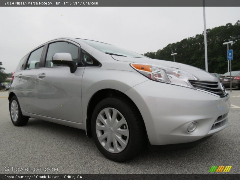 Front 3/4 View of 2014 Versa Note SV