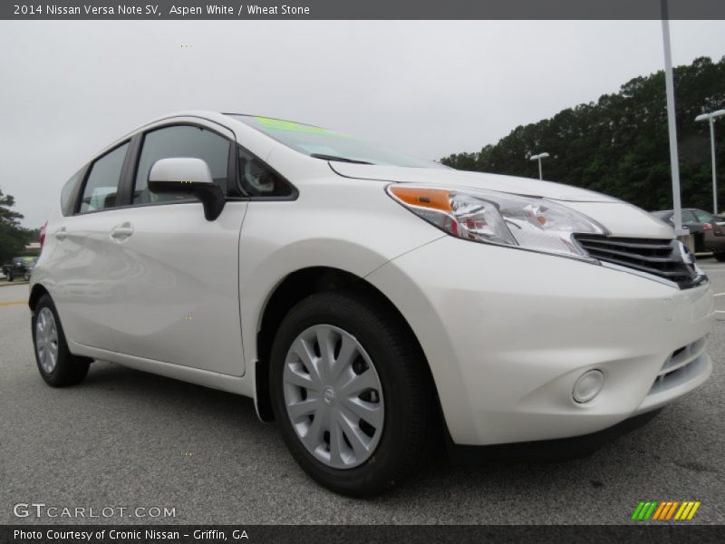 Front 3/4 View of 2014 Versa Note SV