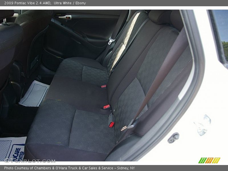 Ultra White / Ebony 2009 Pontiac Vibe 2.4 AWD
