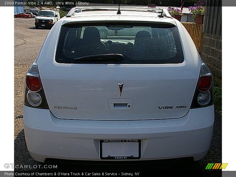 Ultra White / Ebony 2009 Pontiac Vibe 2.4 AWD