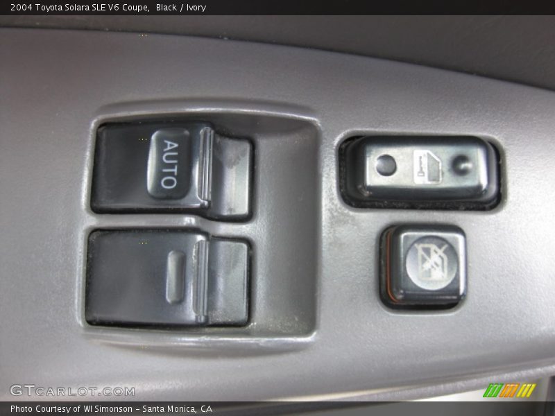 Black / Ivory 2004 Toyota Solara SLE V6 Coupe
