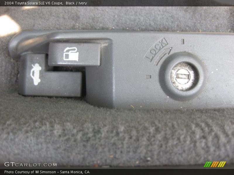 Black / Ivory 2004 Toyota Solara SLE V6 Coupe