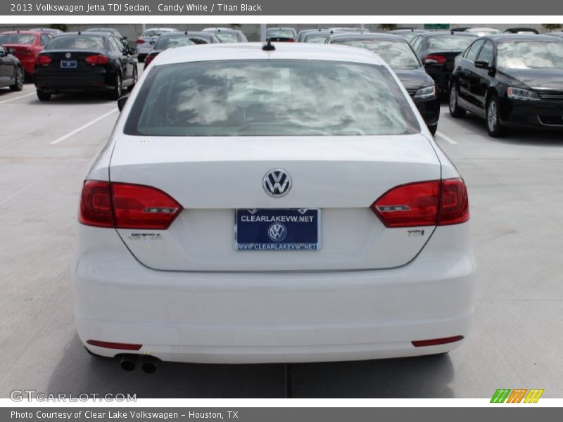 Candy White / Titan Black 2013 Volkswagen Jetta TDI Sedan
