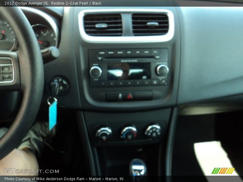 Redline 2-Coat Pearl / Black 2012 Dodge Avenger SE