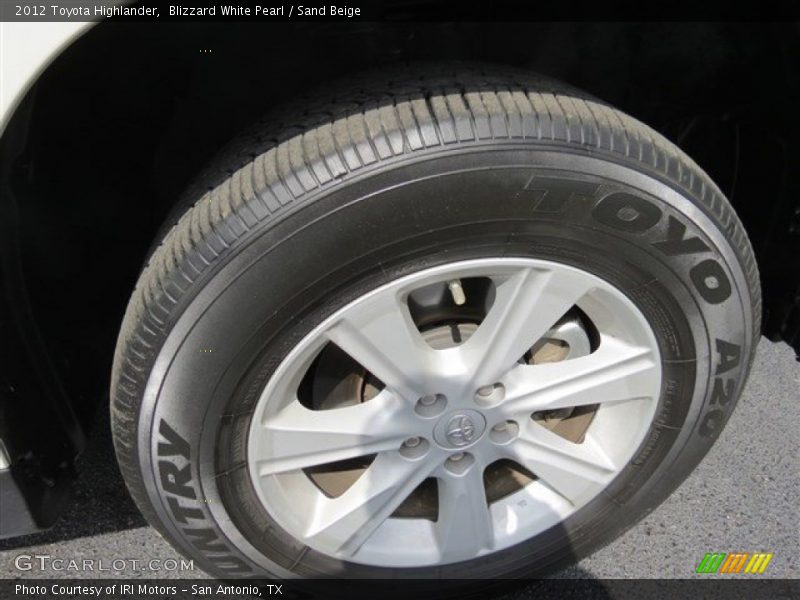 Blizzard White Pearl / Sand Beige 2012 Toyota Highlander