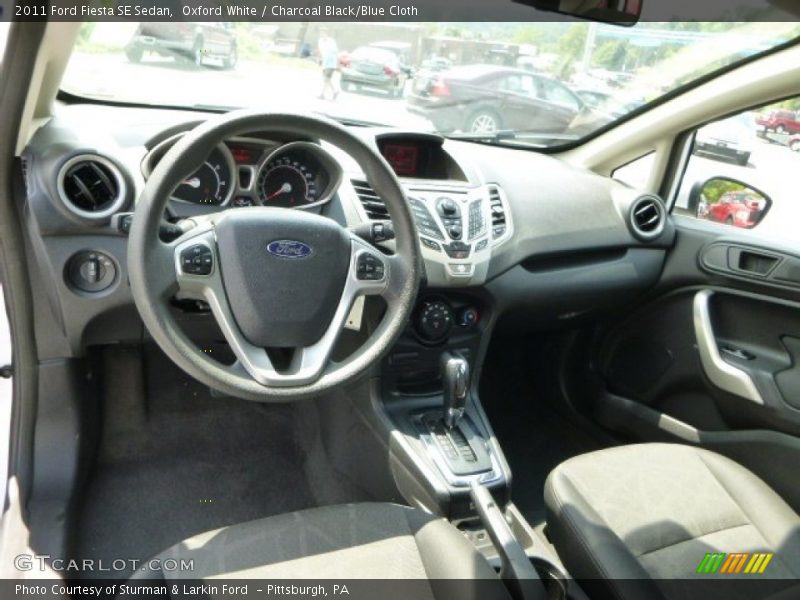 Oxford White / Charcoal Black/Blue Cloth 2011 Ford Fiesta SE Sedan