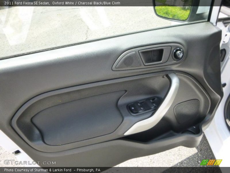 Oxford White / Charcoal Black/Blue Cloth 2011 Ford Fiesta SE Sedan