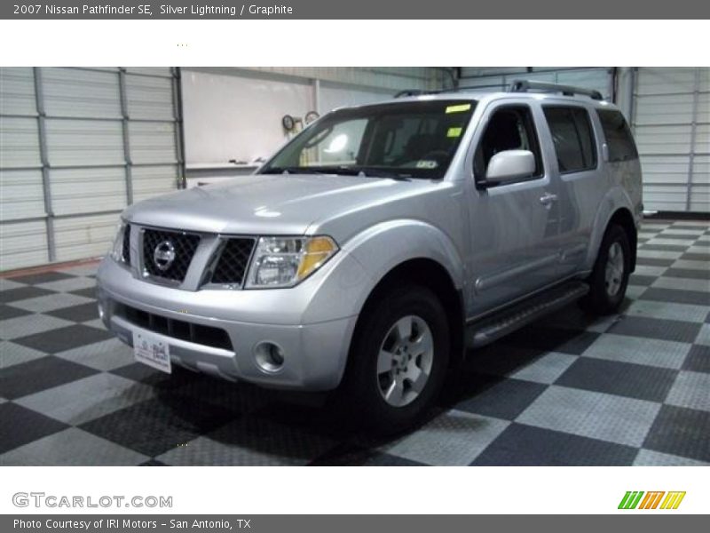 Silver Lightning / Graphite 2007 Nissan Pathfinder SE
