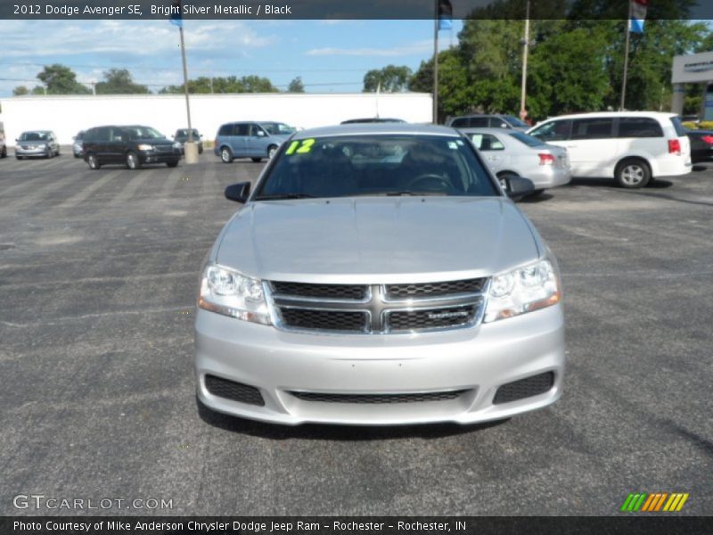Bright Silver Metallic / Black 2012 Dodge Avenger SE