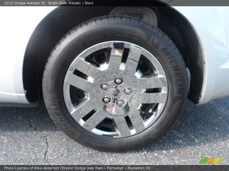 Bright Silver Metallic / Black 2012 Dodge Avenger SE