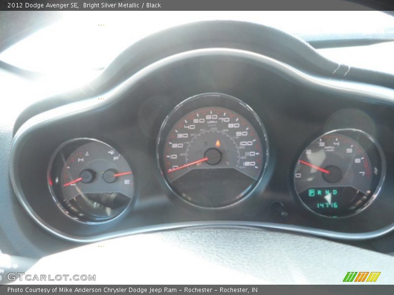 Bright Silver Metallic / Black 2012 Dodge Avenger SE