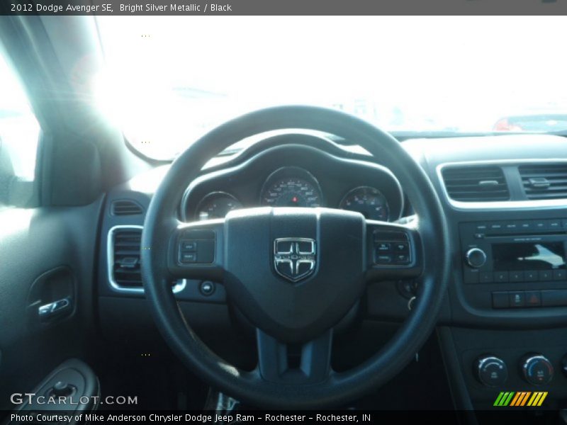 Bright Silver Metallic / Black 2012 Dodge Avenger SE