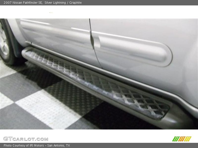 Silver Lightning / Graphite 2007 Nissan Pathfinder SE