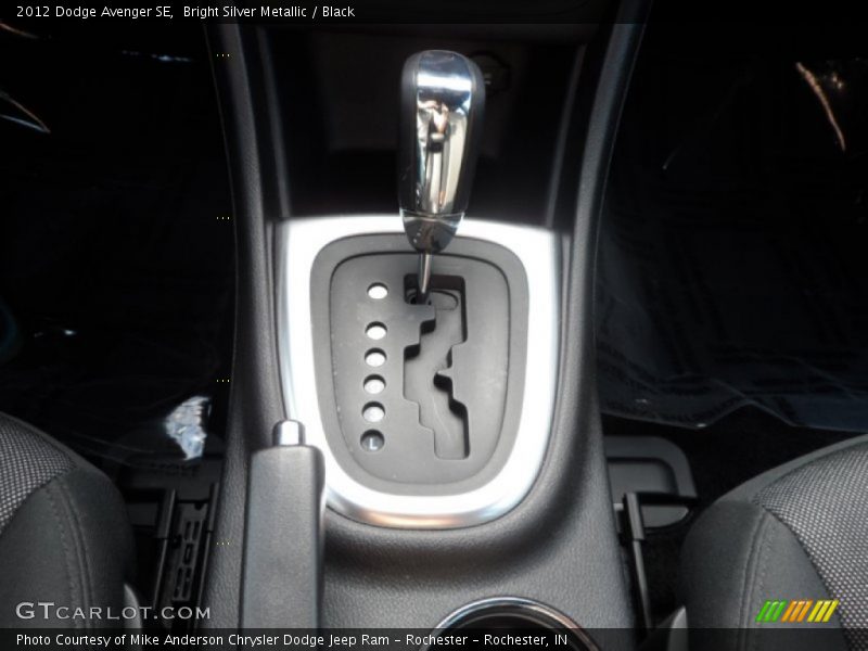 Bright Silver Metallic / Black 2012 Dodge Avenger SE