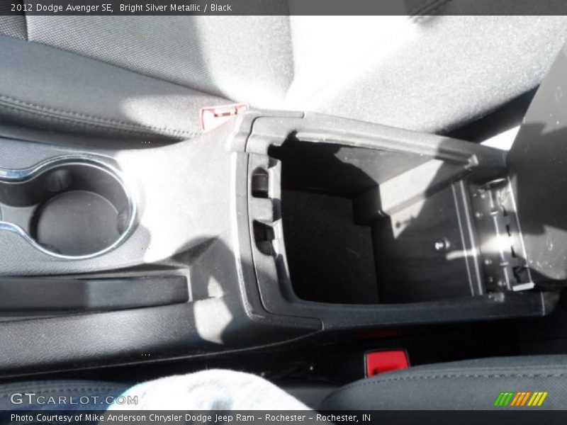 Bright Silver Metallic / Black 2012 Dodge Avenger SE