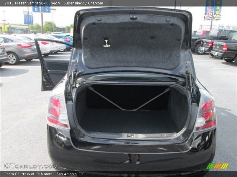 Super Black / Charcoal 2011 Nissan Sentra SE-R Spec V