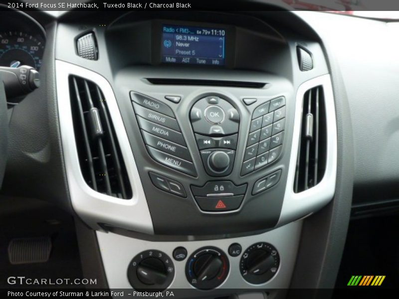 Controls of 2014 Focus SE Hatchback