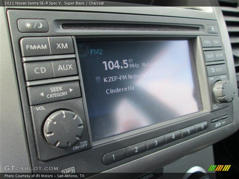 Controls of 2011 Sentra SE-R Spec V