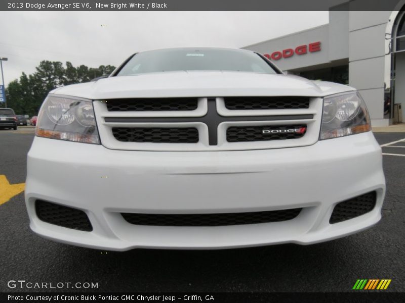 New Bright White / Black 2013 Dodge Avenger SE V6